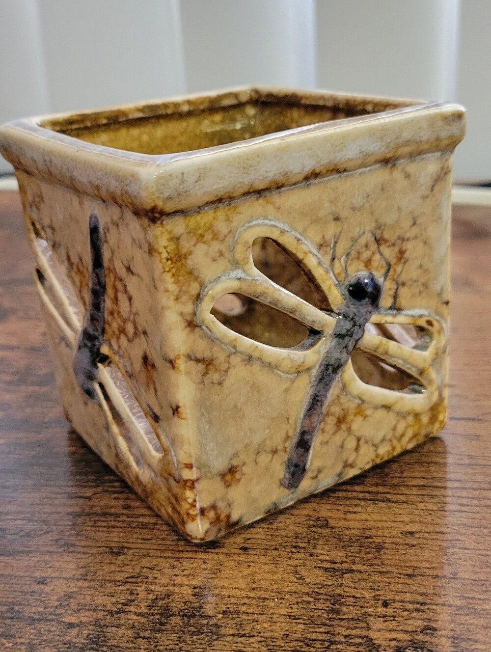Dragonfly Ceramic Candle Holder in Marbled Cream